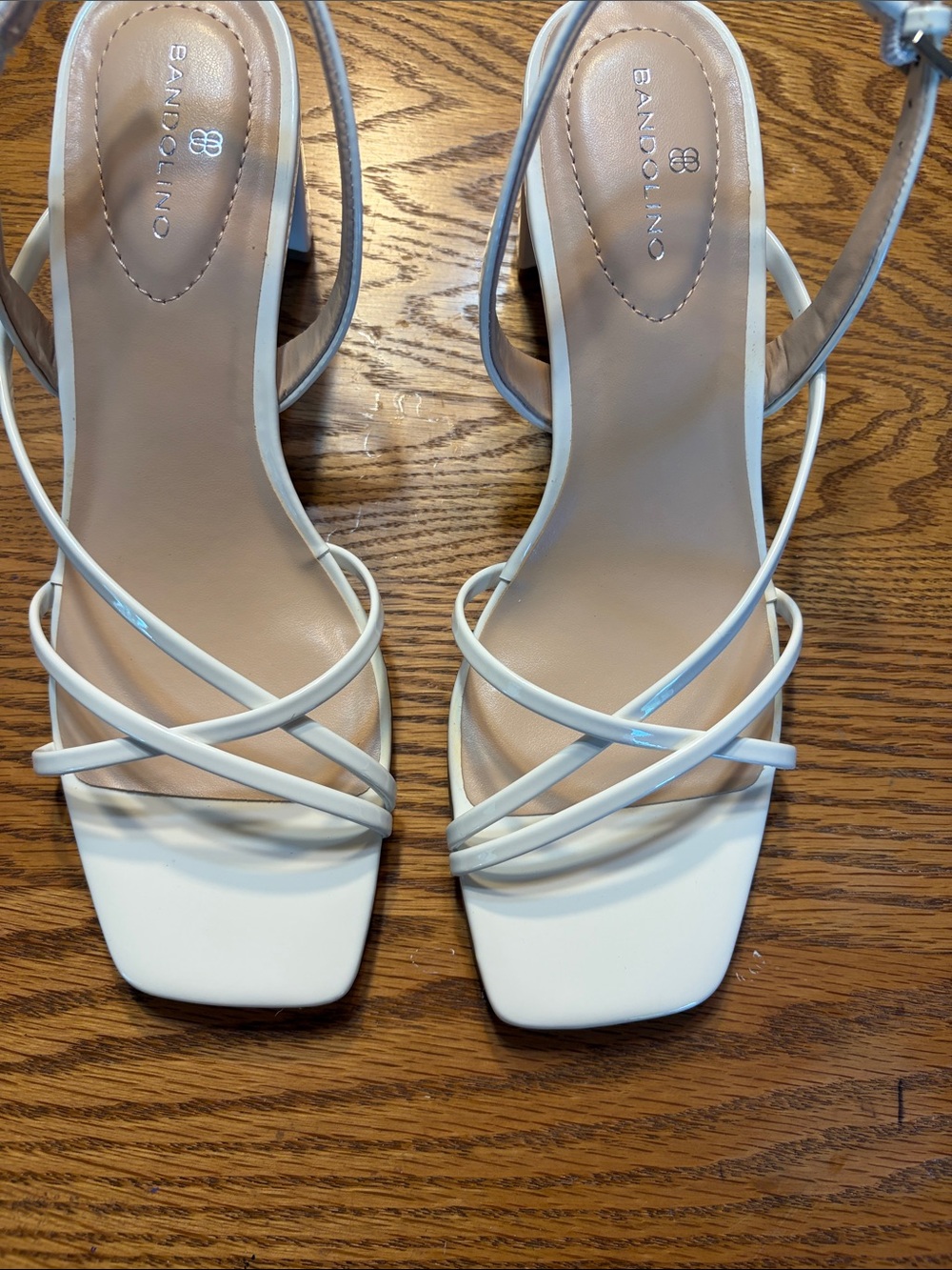 Bandolino Ivory color Patent Strappy Square-Toe Block Heel Sandal. Size 9 - Picture 4 of 8
